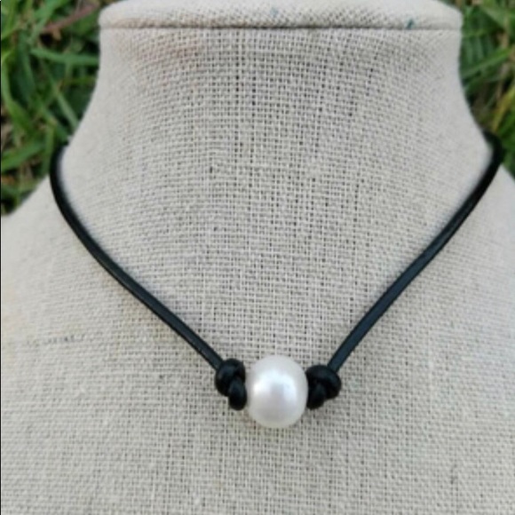 Dainty freshwater pearl choker necklace - Picture 2 of 5